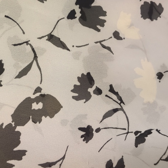 Ann Taylor  & The Limited - set of 2 Floral blouses in XS or SP - Picture 3 of 9